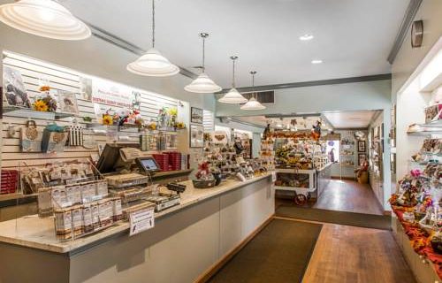 Comfort Inn Boston shop