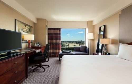 hilton-boston-logan-airport-bedroom-2