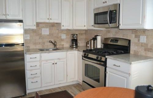 Inn at Crystal Cove kitchen